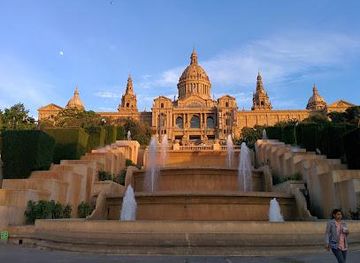 spain/barcelona/attraction/placa-de-les-cascades