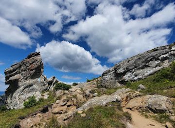 romania/ceahlau-national-park/attraction/piatra-lacramata