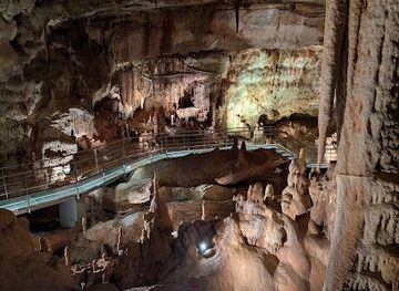 greece/chalkidiki/attraction/petralona-cave