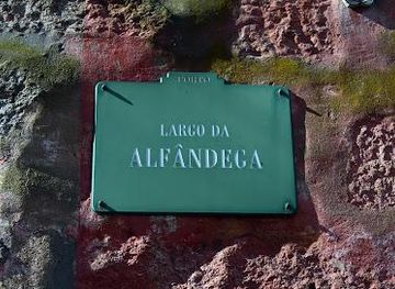 portugal/guimaraes/attraction/largo-da-alfandega