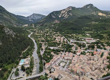 france/verdon-gorge/attraction/le-roc-au-serre-et-la-chapelle-notre-dame-du-roc