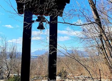 slovenia/postojna/attraction/kriz-in-zvon-zelja-na-pecni-rebri