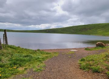 france/auvergne-volcanoes/attraction/lac-d-en-haut-la-godivelle