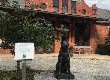 rhode-island/blackstone-river-bikeway/attraction/statue-of-hachi