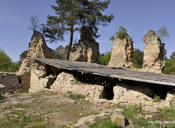 poland/lesser-poland/attraction/upper-castle-ruins-in-roznow