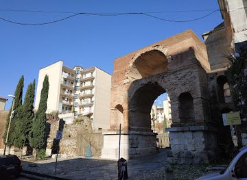 italy/campania/attraction/arch-of-the-sacrament