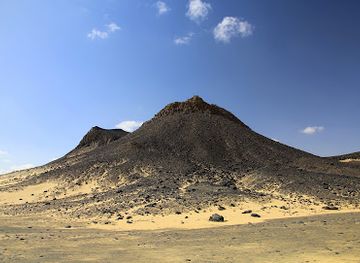 egypt/white-desert-national-park/attraction/black-desert