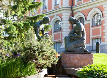 finland/kuopio/attraction/raivaajat-pellervo-patsas