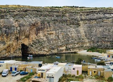 malta/dwejra-area/attraction/dwejra-inland-sea