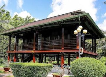 vietnam/hanoi/attraction/ho-chi-minh-s-stilt-house