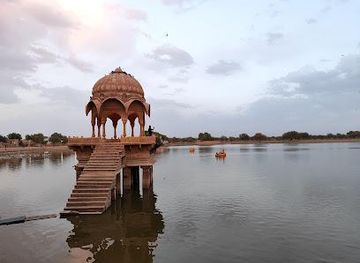 india/jaisalmer/attraction/gadisar-lake-jaisalmer