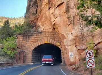 arkansas/springdale/attraction/the-zion-mount-carmel-tunnel
