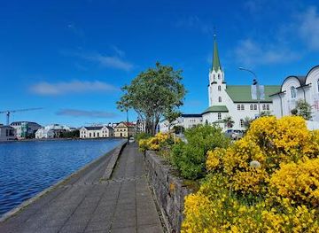 iceland/hafnarfjordur/attraction/tjornin