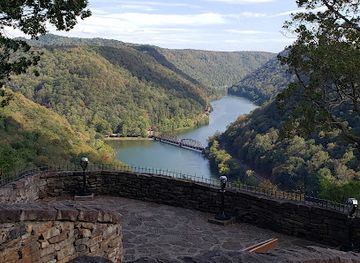 west-virginia/allegheny-highlands/attraction/hawks-nest-state-park