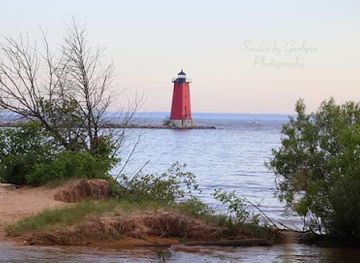 michigan/lower-peninsula/attraction/manistique-east-breakwater-lighthouse
