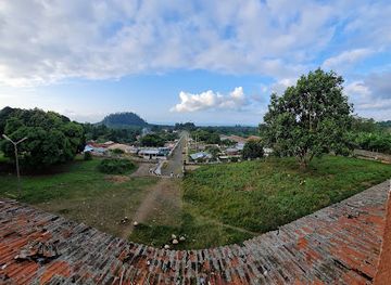 sao-tome-and-principe/monte-cafe/attraction/ruinas-do-hospital-agostinho-neto