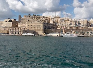 malta/marsamxett-harbour/attraction/st-elmo-breakwater