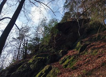 poland/stolowe-mountains/attraction/pomnik-przyrody-czartowski-kamien