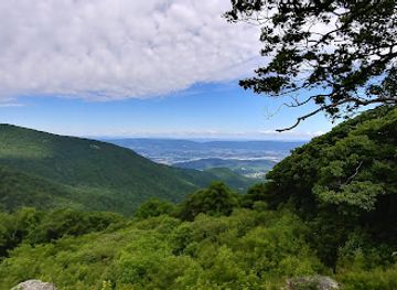 virginia/skyline-drive/attraction/crescent-rock-overlook