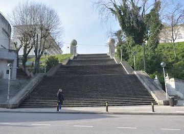 portugal/serra-da-lousa/attraction/escadas-monumentais-da-universidade-de-coimbra