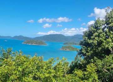 australia/whitsunday-islands/attraction/coral-bay