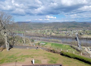 massachusetts/hampden-county/attraction/mount-sugarloaf-state-reservation