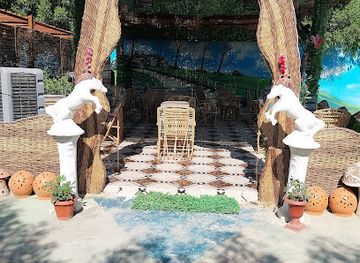 egypt/luxor/attraction/luxor-horse-tourist-restaurants