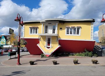 canada/niagara-falls/attraction/upside-down-house