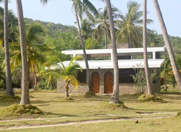 saint-vincent-and-the-grenadines/grenadines/attraction/salt-whistle-bay