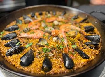 spain/barcelona/attraction/barcelona-paella-experience