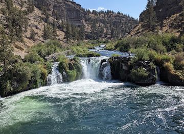 oregon/smith-rock-state-park/attraction/steelhead-falls
