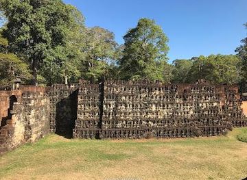 cambodia/siem-reap/attraction/preah-ponlea-sdach-komlong-terrace-of-the-leper-king
