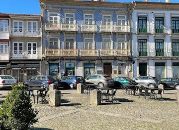 portugal/guimaraes/attraction/largo-da-misericordia
