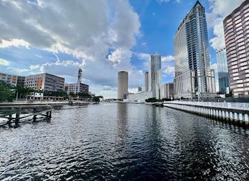 florida/tampa/channelside/attraction/tampa-riverwalk