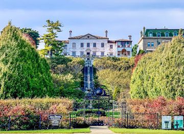 wisconsin/milwaukee/attraction/villa-terrace-decorative-arts-museum