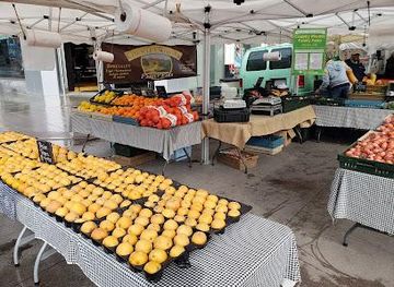 california/los-angeles/attraction/farmers-market-wednesday-saturday-downtown-santa-monica