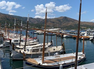 spain/costa-brava/attraction/empuriabrava-location-de-bateaux-pour-isite-des-canaux