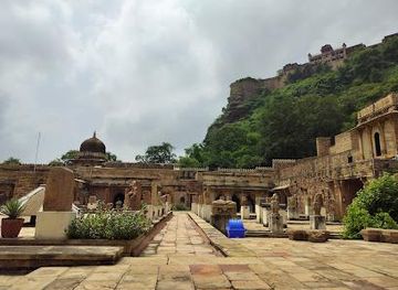 india/gwalior/attraction/gujari-mahal