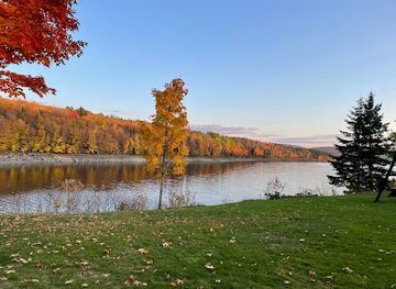 new-hampshire/great-north-woods/attraction/lake-francis-state-park