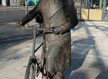 united-kingdom/cork/attraction/michael-collins-statue