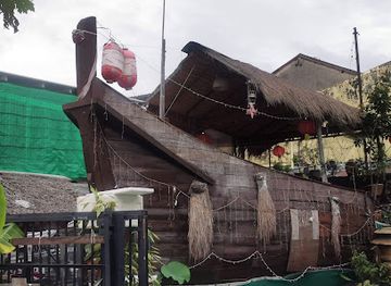 malaysia/penang-island/attraction/street-art-brother-sister-on-a-swing