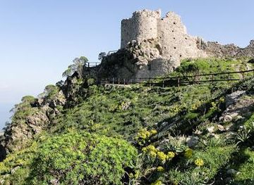italy/taormina/attraction/castello-belvedere-di-fiumedinisi