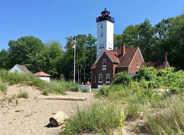 pennsylvania/erie/attraction/presque-isle-lighthouse
