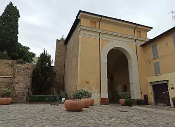 Porta Adriana
