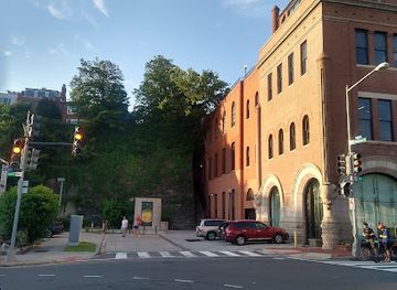 virginia/northern-virginia/attraction/the-exorcist-steps