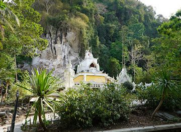 thailand/trang/attraction/wat-phu-khao-thong