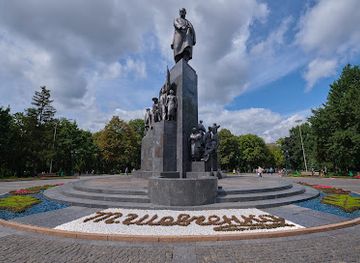 ukraine/kharkiv/constitution-square/attraction/taras-shevchenko-monument