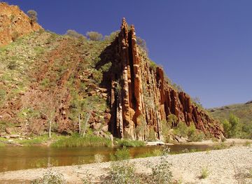 australia/macdonnell-ranges/attraction/glen-helen-organ-pipes