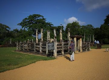 sri-lanka/ampara-district/attraction/dalada-maluva-polonnaruwa