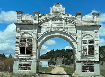 montana/butte/attraction/columbia-gardens-arch